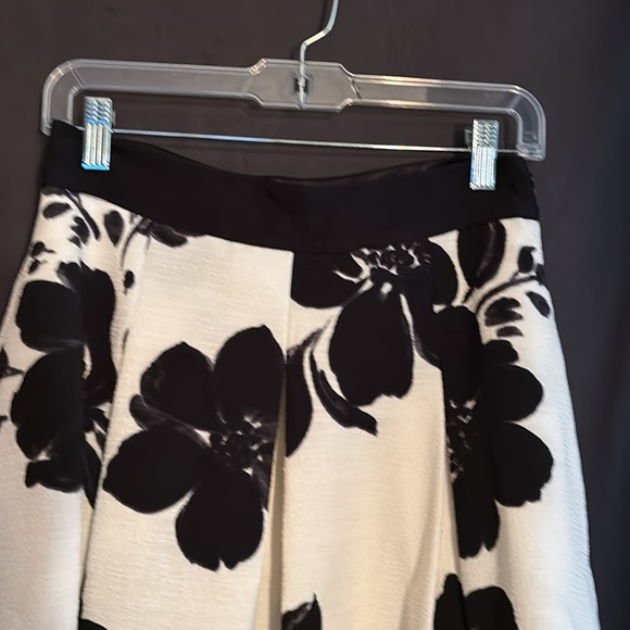 White House Black Market ladies skirt - Picture 2 of 14
